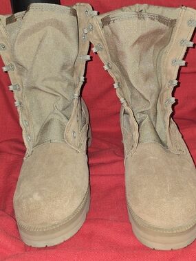 Vibram Women's Tan Tactical Boots Uninsulated Desert Vibram Sole Size 5W